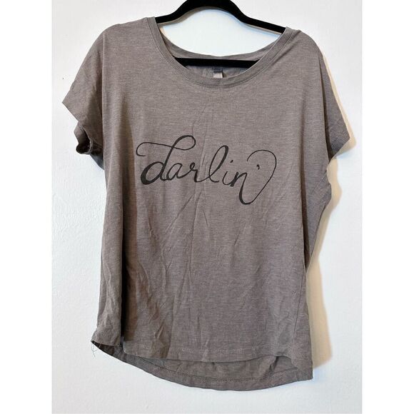 Next Level Darlin’ Womens High Low Tops Scoop Neck Graphic T Shirt Short Sleeve - Picture 1 of 2